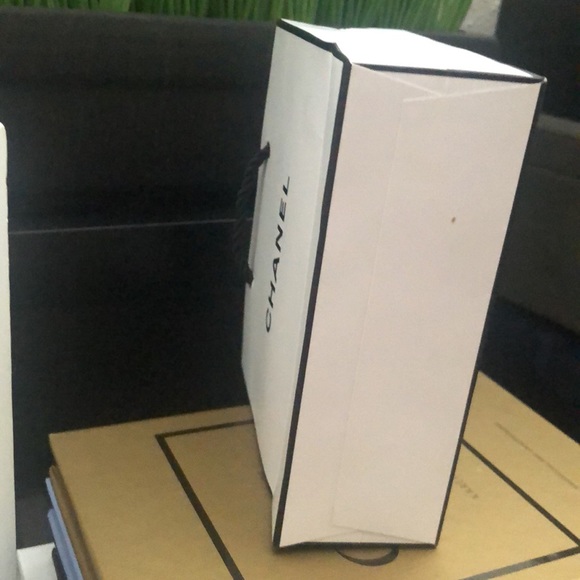 Chanel Store Bag Small Size - Picture 4 of 4